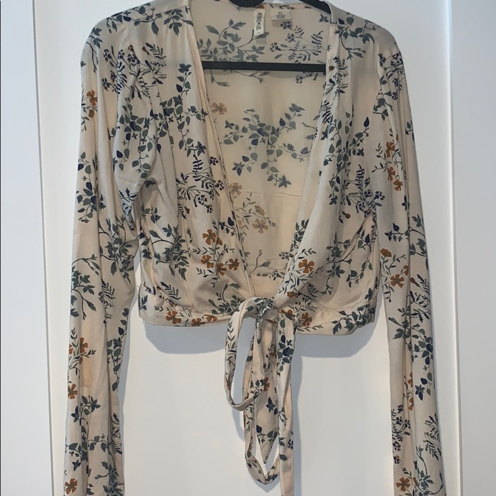 Cropped wrapped long sleeved top